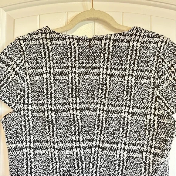 Michael Kors cap sleeve black white patterned fitted dress - perfect for office! - Picture 5 of 7